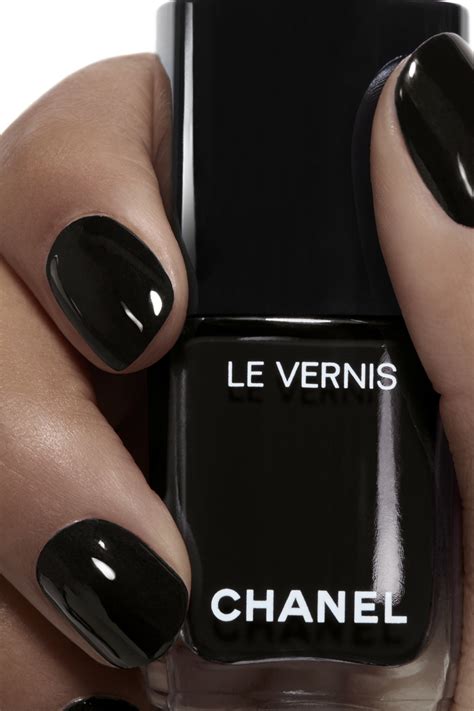 chanel le vernis pure black|Chanel Le Vernis in Black Satin Review .